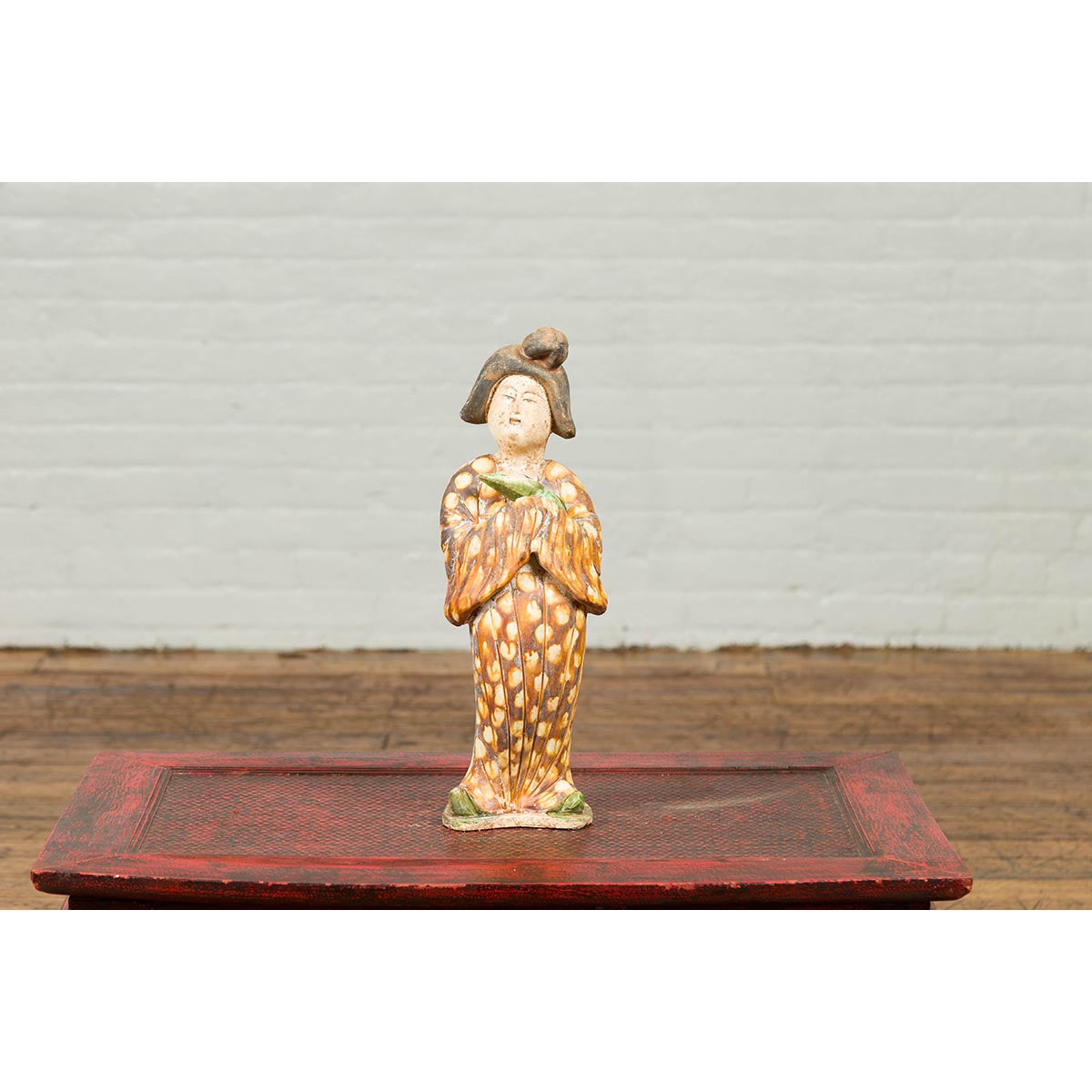 Statue of a Chinese Court Lady Wearing Brown Patterned Kimono and Holding a Baby-3. Asian & Chinese Furniture, Art, Antiques, Vintage Home Décor for sale at FEA Home