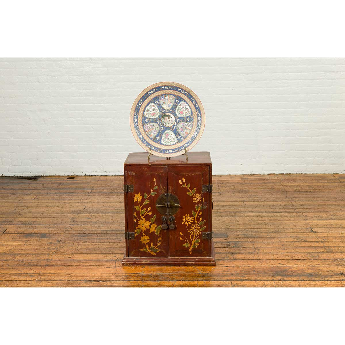 Large Chinese Rose Medallion Hand Painted Porcelain Platter with Court Scenes-4. Asian & Chinese Furniture, Art, Antiques, Vintage Home Décor for sale at FEA Home