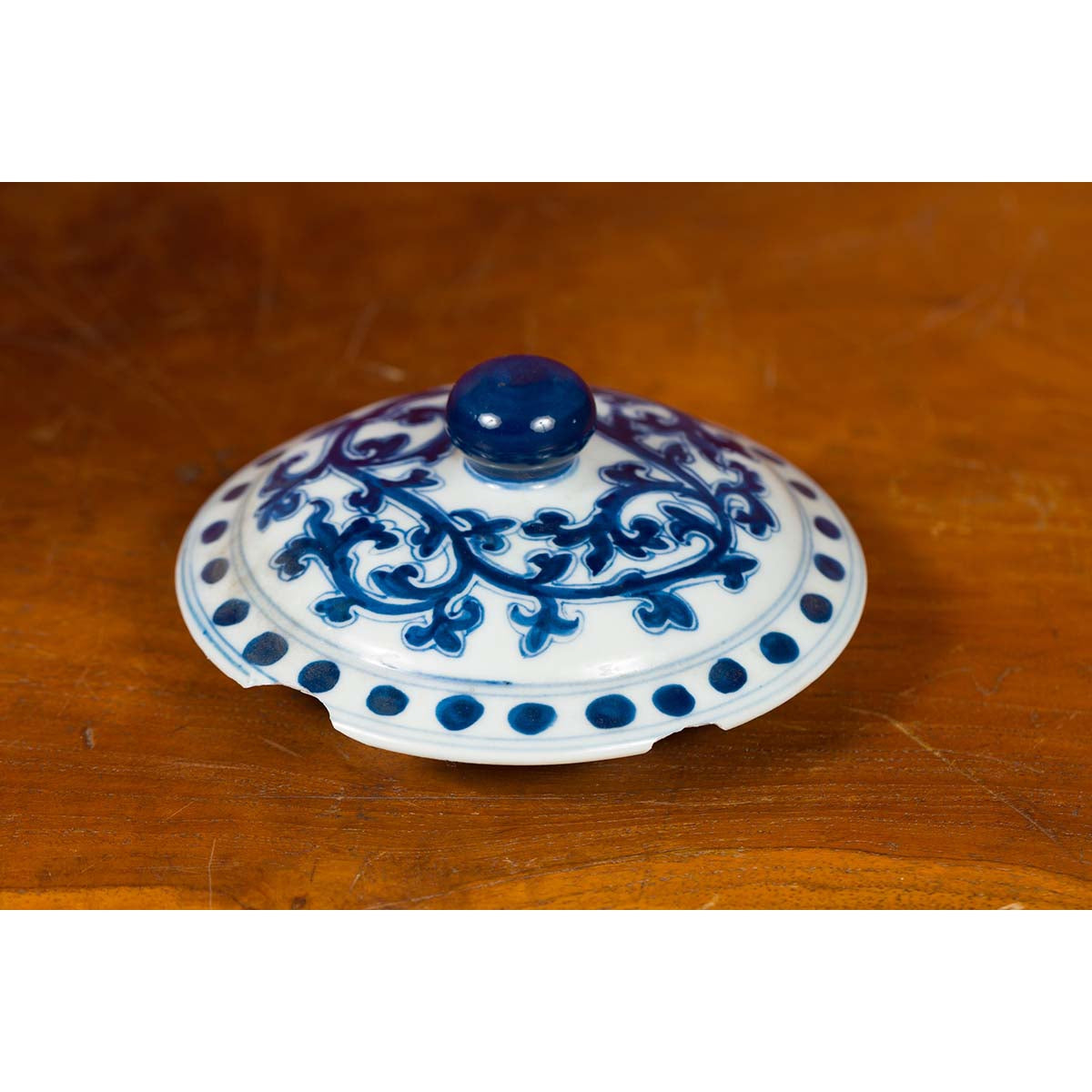 Chinese Vintage Blue and White Porcelain Teapot with Scrolling Foliage Decor-10. Asian & Chinese Furniture, Art, Antiques, Vintage Home Décor for sale at FEA Home