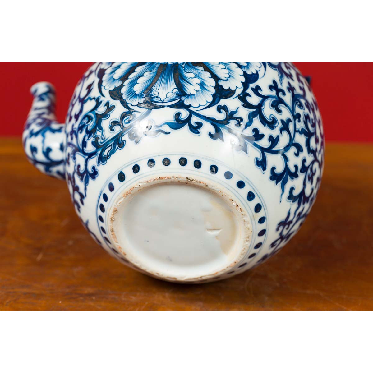 Chinese Vintage Blue and White Porcelain Teapot with Scrolling Foliage Decor-11. Asian & Chinese Furniture, Art, Antiques, Vintage Home Décor for sale at FEA Home