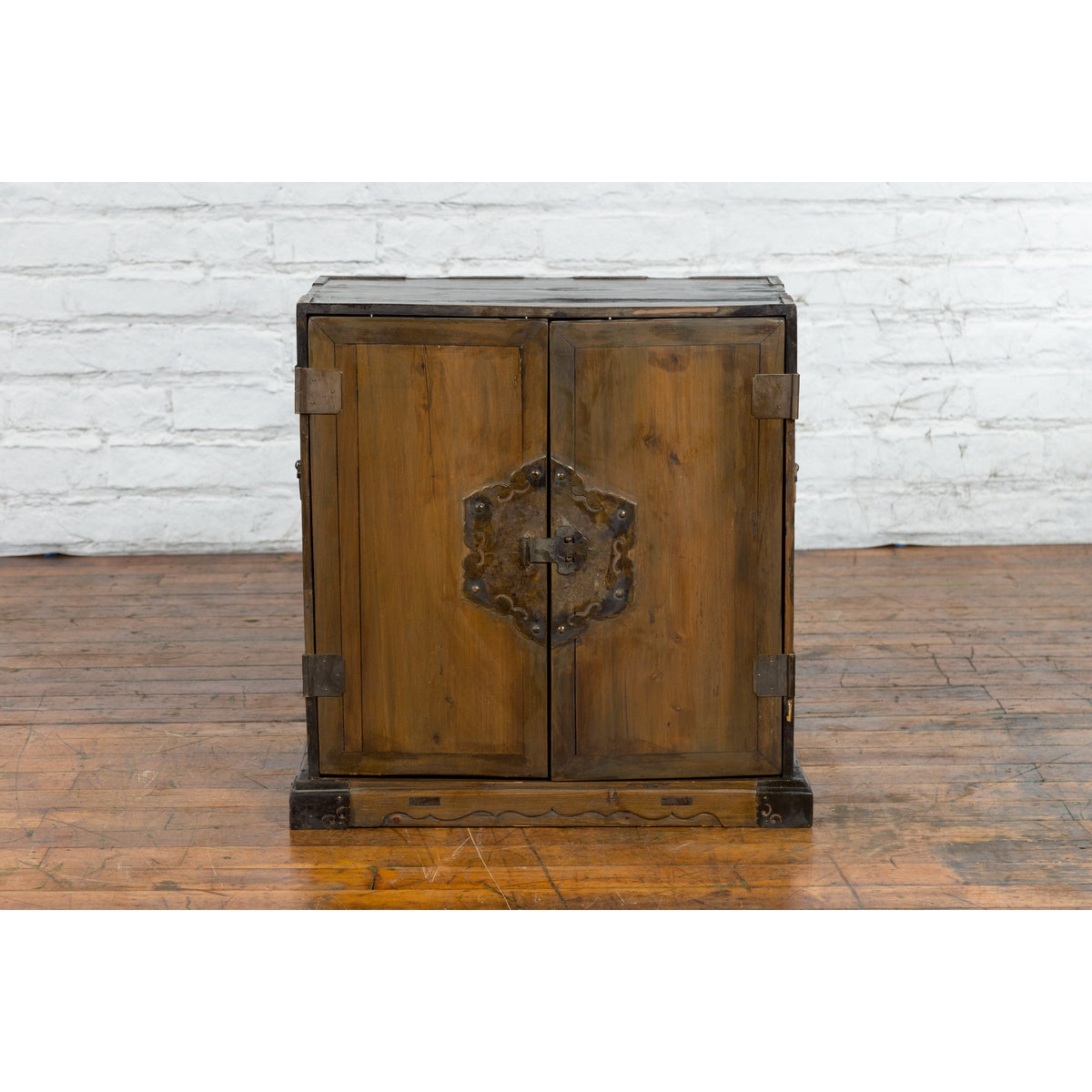 A Chinese Qing Dynasty Period 19th Century Carrying Chest with Lateral Handles-2. Asian & Chinese Furniture, Art, Antiques, Vintage Home Décor for sale at FEA Home