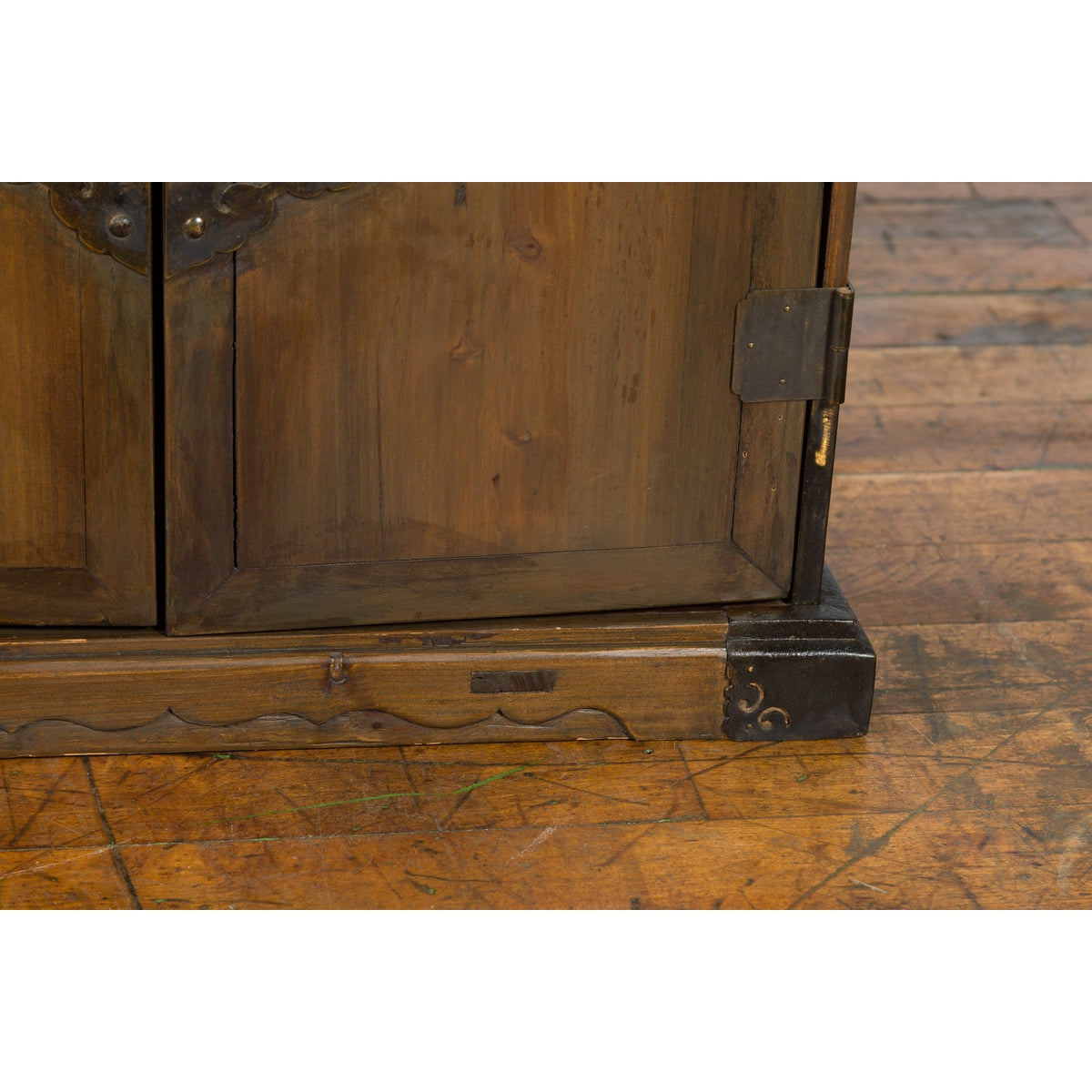 A Chinese Qing Dynasty Period 19th Century Carrying Chest with Lateral Handles-6. Asian & Chinese Furniture, Art, Antiques, Vintage Home Décor for sale at FEA Home