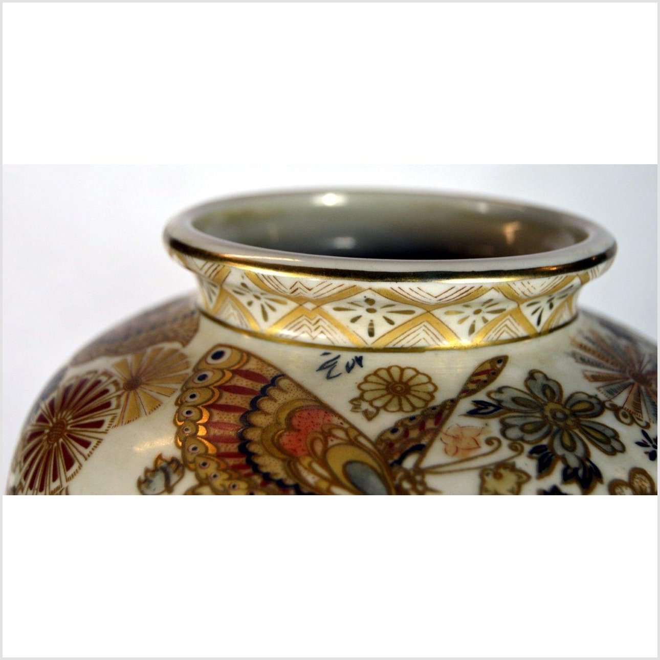 Chinese Hand Painted Porcelain Vase-8. Asian & Chinese Furniture, Art, Antiques, Vintage Home Décor for sale at FEA Home