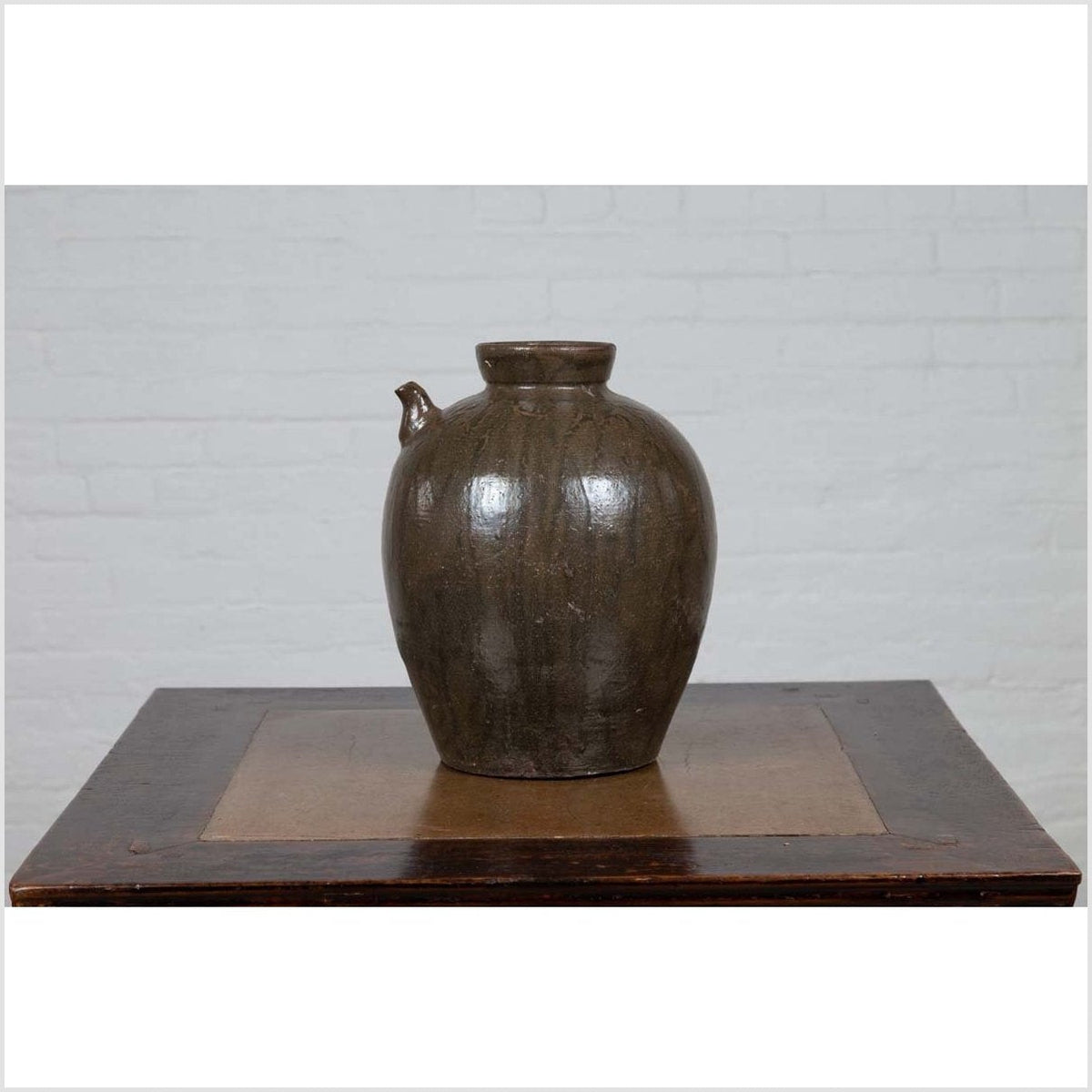 Chinese Qing Dynasty Glazed Water Jug with Petite Spout from the 19th Century-8. Asian & Chinese Furniture, Art, Antiques, Vintage Home Décor for sale at FEA Home