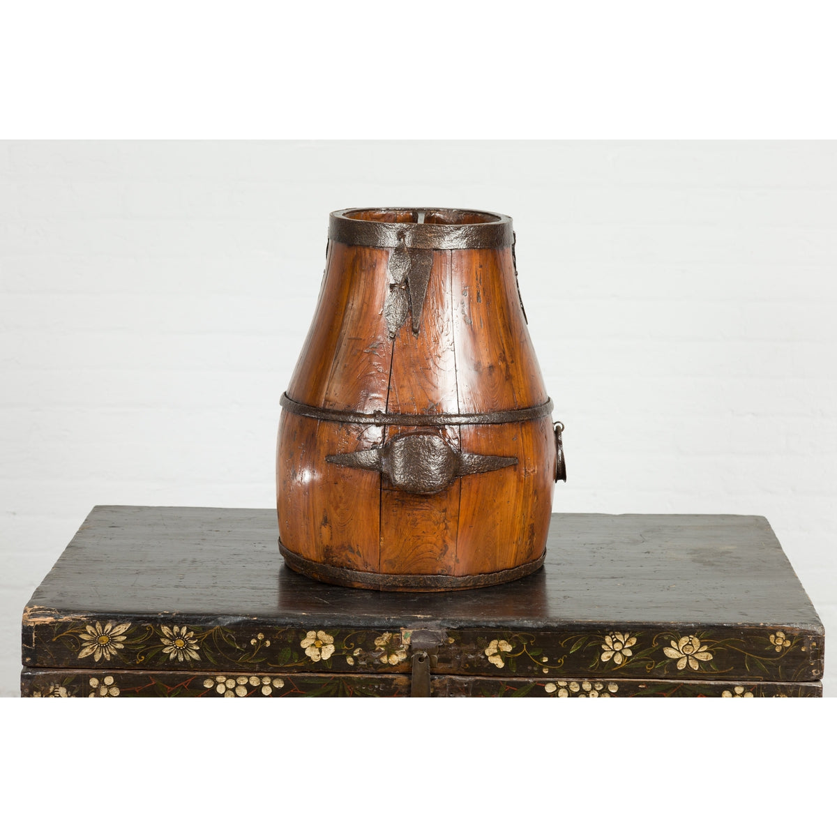 Chinese Qing Dynasty Period 19th Century Pear-Shaped Wooden Grain Basket-8. Asian & Chinese Furniture, Art, Antiques, Vintage Home Décor for sale at FEA Home