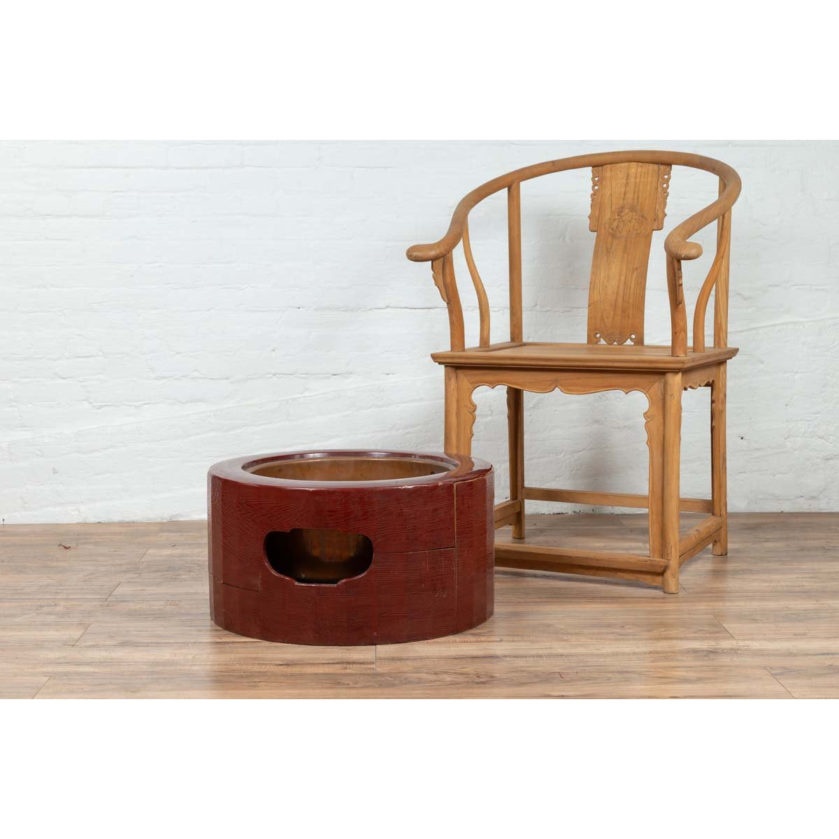 Japanese Taishō Period Early Red Lacquered Circular Hibachi, Early 20th Century-3. Asian & Chinese Furniture, Art, Antiques, Vintage Home Décor for sale at FEA Home