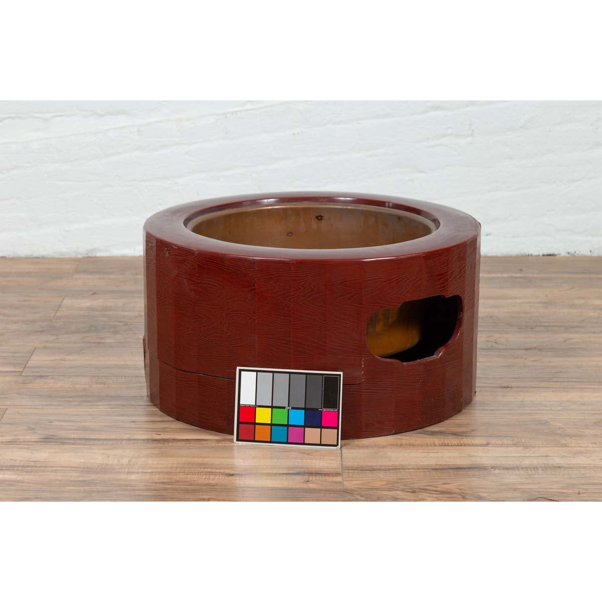 Japanese Taishō Period Early Red Lacquered Circular Hibachi, Early 20th Century-4. Asian & Chinese Furniture, Art, Antiques, Vintage Home Décor for sale at FEA Home