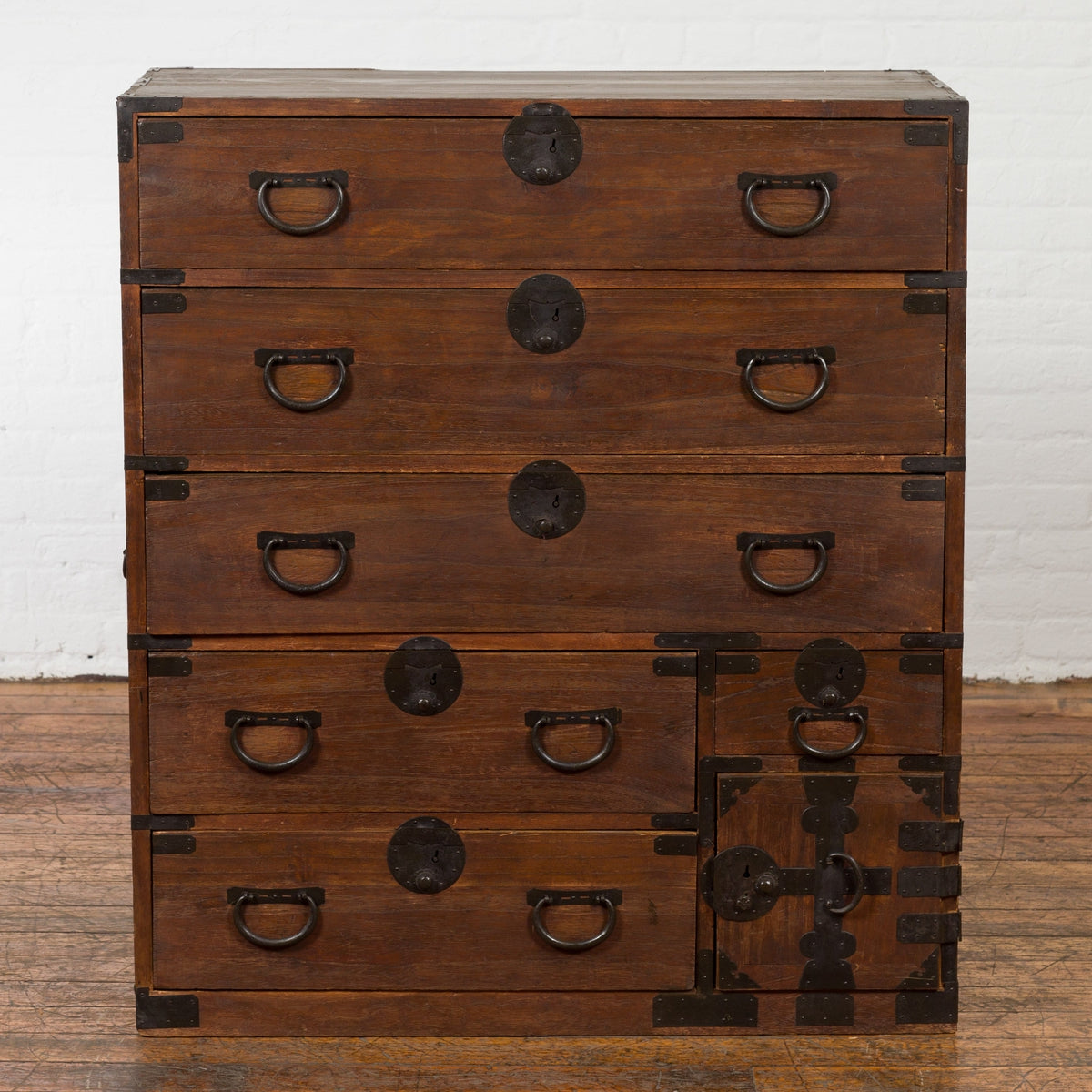 Japanese Taishō Tansu Chest in Isho-Dansu Style with Six Drawers and Safe-2. Asian & Chinese Furniture, Art, Antiques, Vintage Home Décor for sale at FEA Home