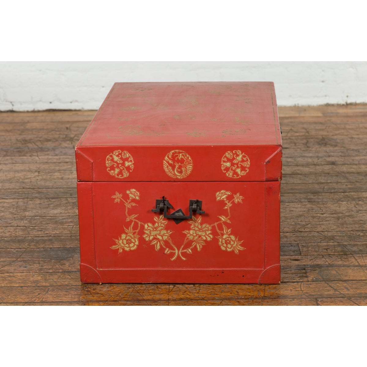 Red Lacquered Chinese Blanket Chest with Gilt Motifs and Guardian Lions-10. Asian & Chinese Furniture, Art, Antiques, Vintage Home Décor for sale at FEA Home