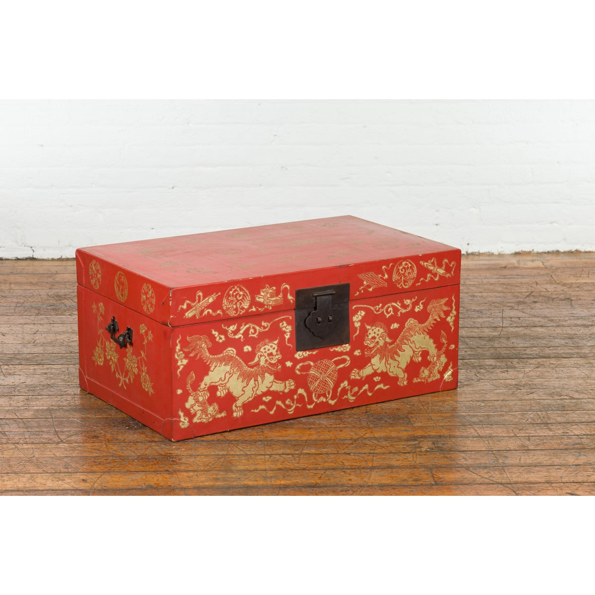 Red Lacquered Chinese Blanket Chest with Gilt Motifs and Guardian Lions-7. Asian & Chinese Furniture, Art, Antiques, Vintage Home Décor for sale at FEA Home