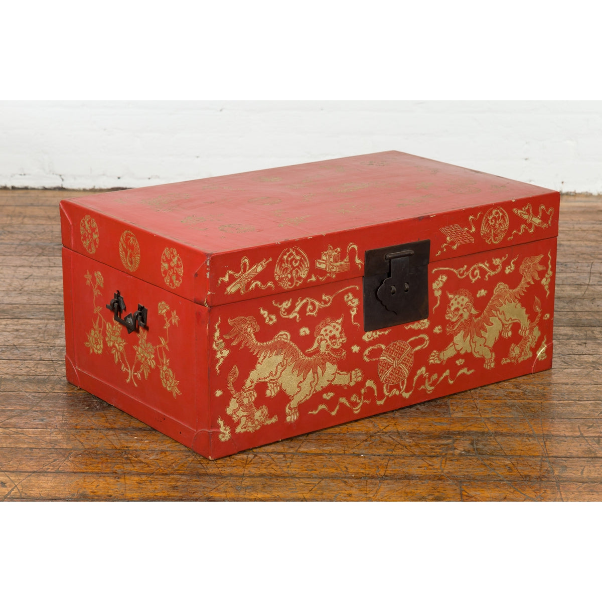 Red Lacquered Chinese Blanket Chest with Gilt Motifs and Guardian Lions-8. Asian & Chinese Furniture, Art, Antiques, Vintage Home Décor for sale at FEA Home