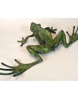 Verde gris bronze frog sculpture with long legs and splayed toes on light background, in good condition.