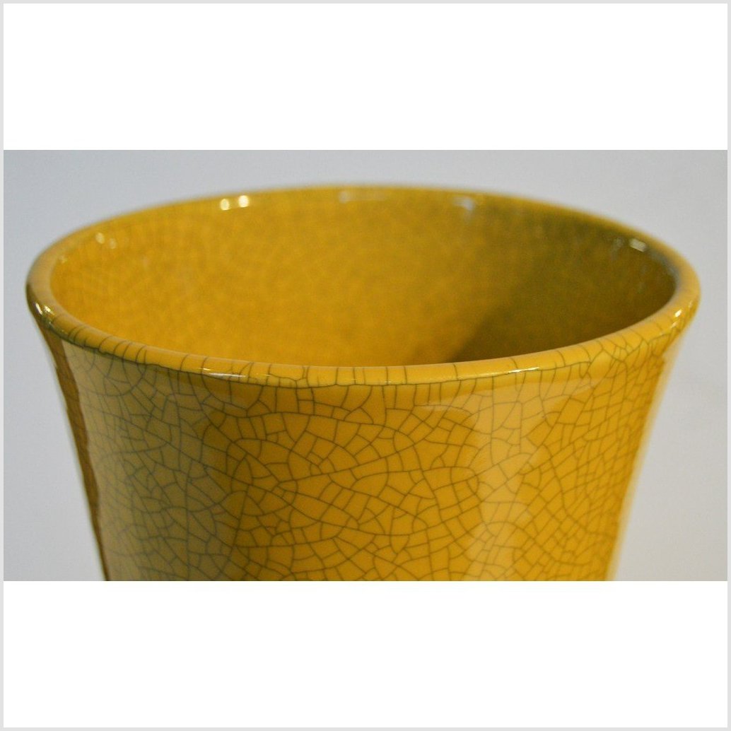 Vintage Chinese Offering Vase Crackle Design-3. Asian & Chinese Furniture, Art, Antiques, Vintage Home Décor for sale at FEA Home