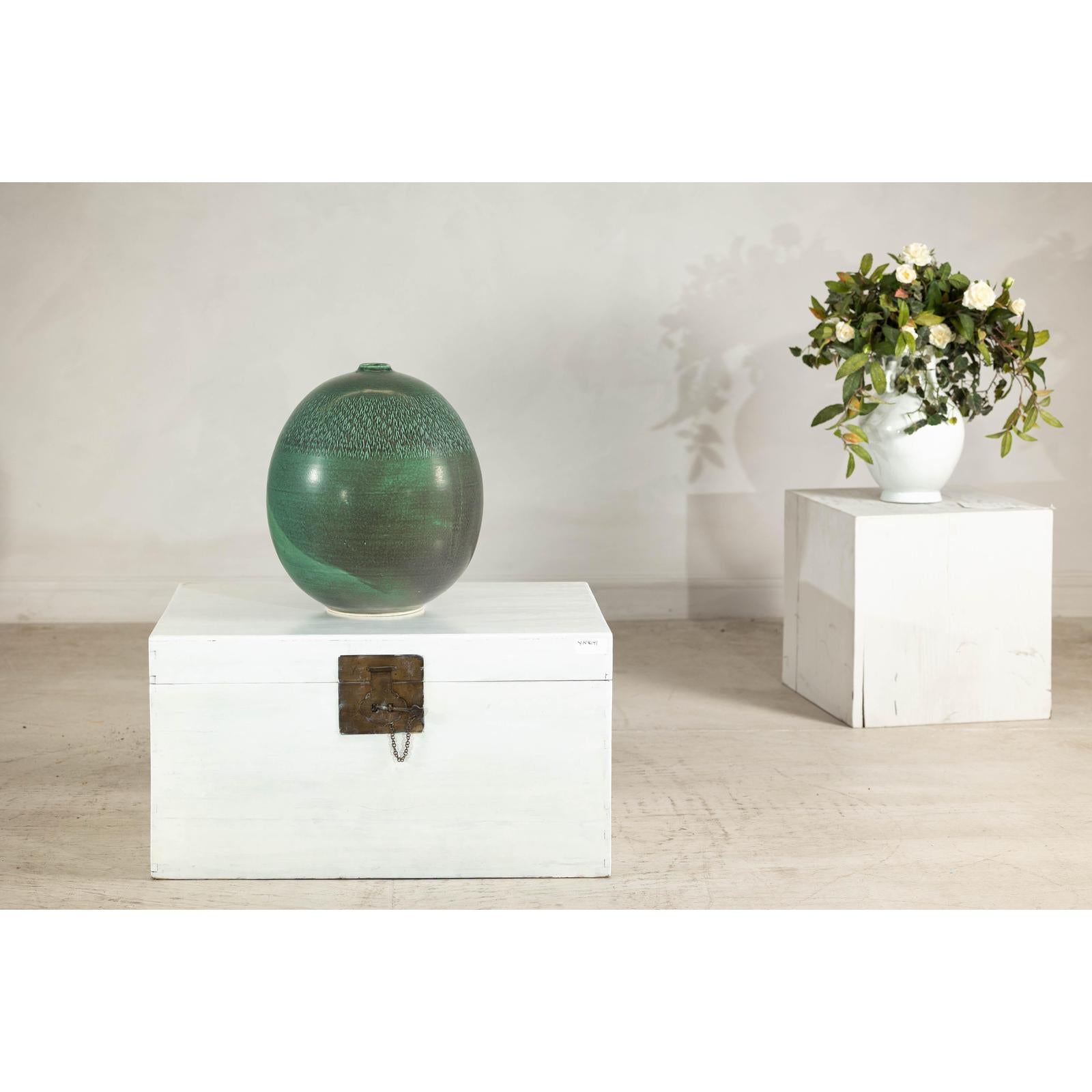 Large Green Artisan Vase with Textured Glaze, Modern Decorative Accent