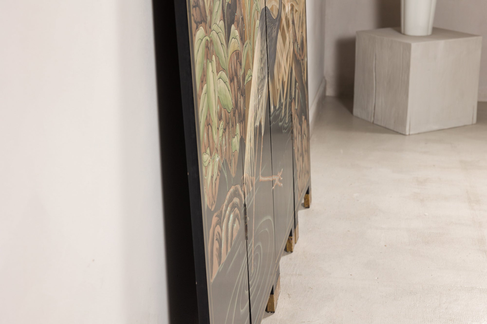 Chinese four-panel screen, side view showing panel depth