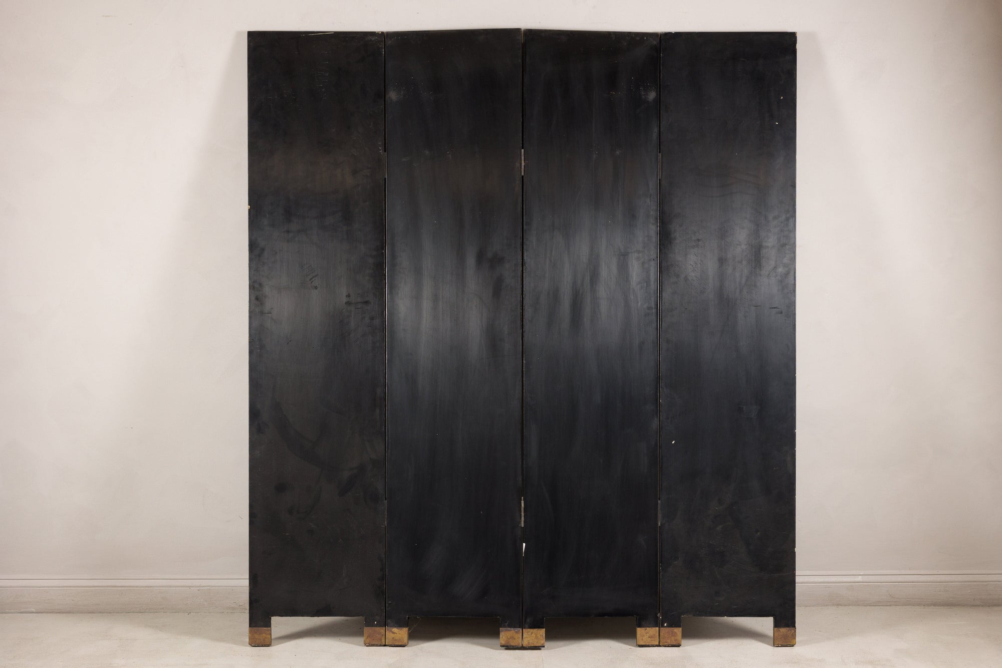 Black reverse side of the four-panel screen