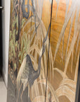 Close-up of the painted screen edge and hinges