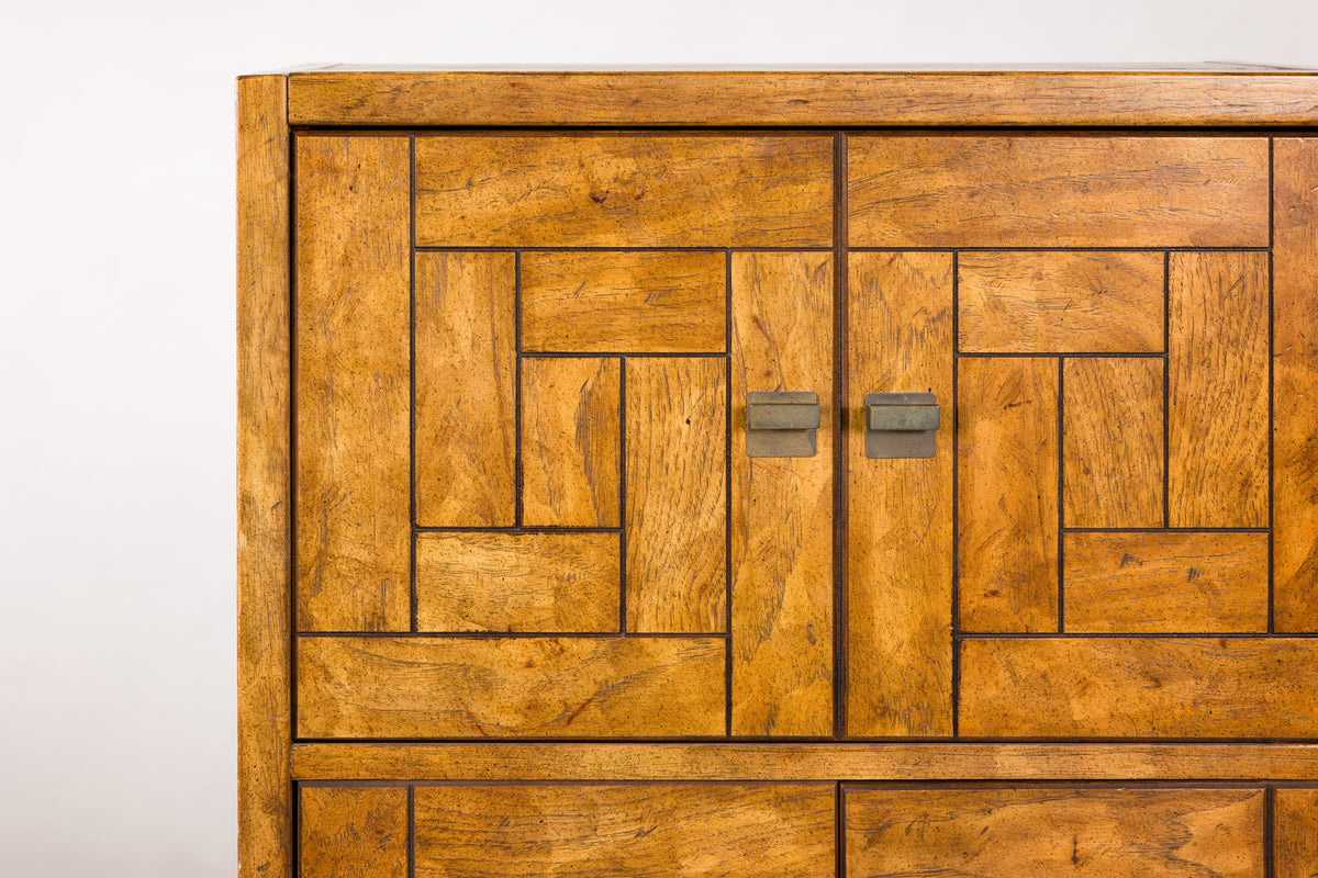 1970s American Drexel Woodbriar Pecan Dry Bar Cabinet, surface detail
