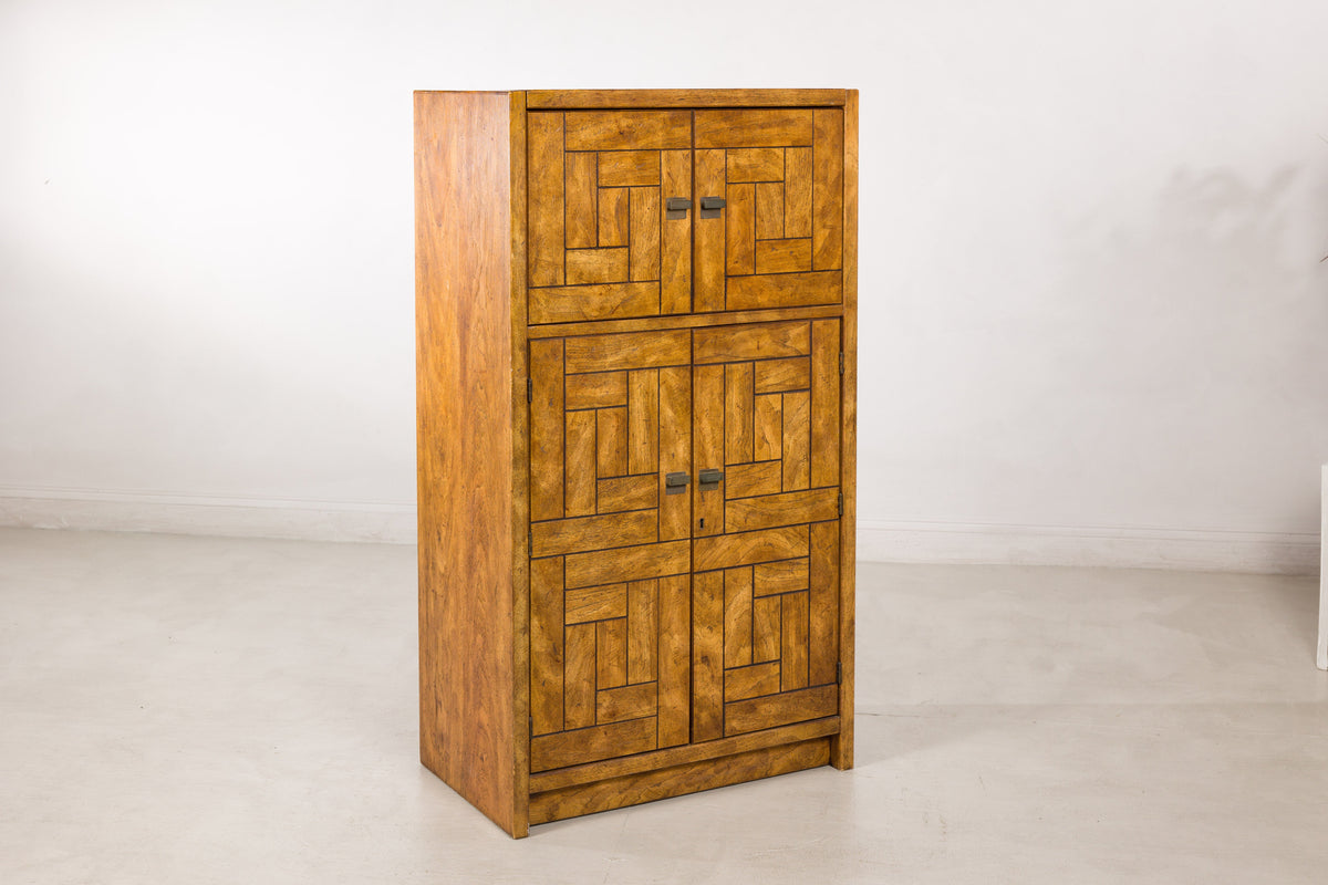 1970s American Drexel Woodbriar Pecan Dry Bar Cabinet, close-up detail
