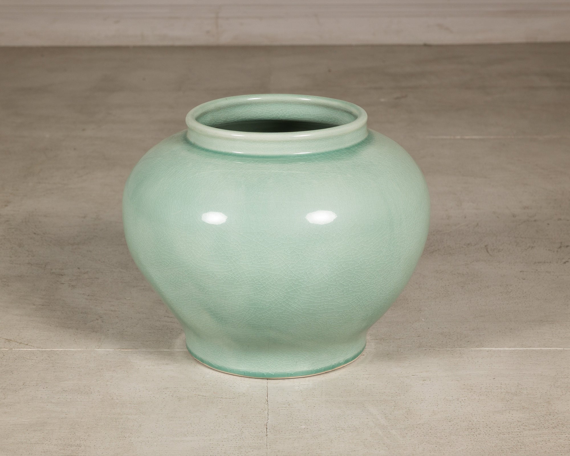 Right angled view of the celadon vase and open mouth