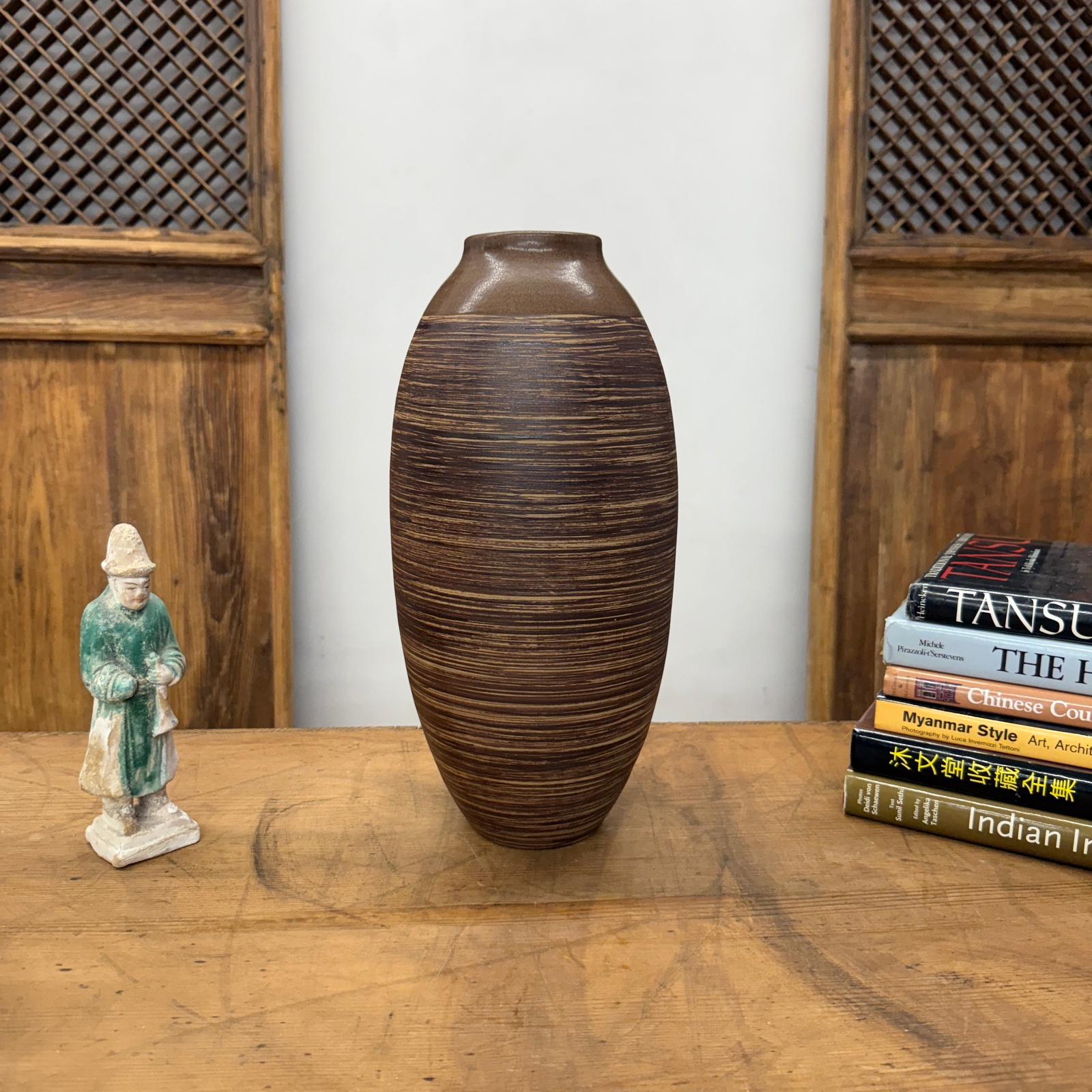Ceramic Vase with Two-Tone Brown Rounded Streaks - FEA Home