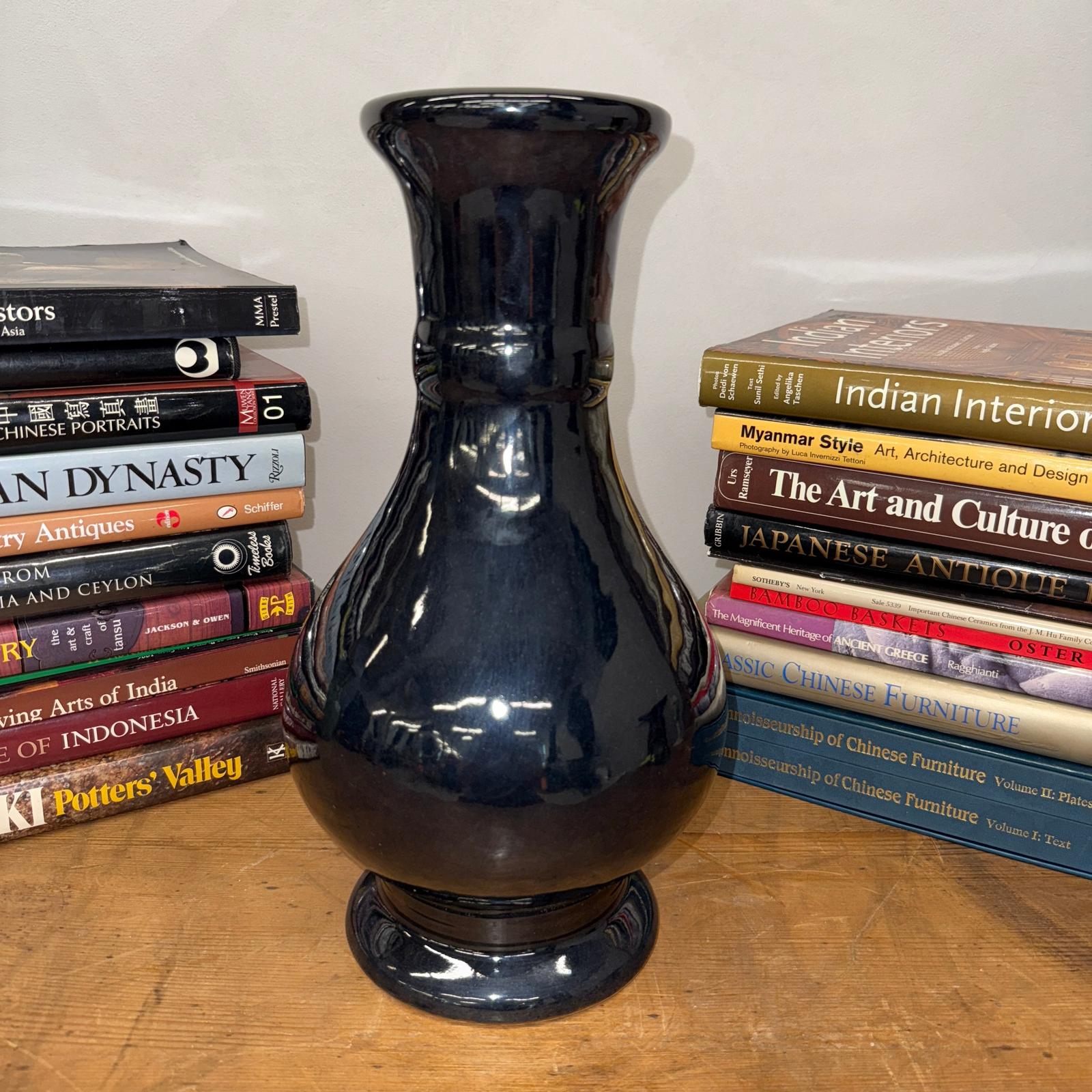 Dark Black Gloss Ceramic Vase with Baluster Silhouette - FEA Home