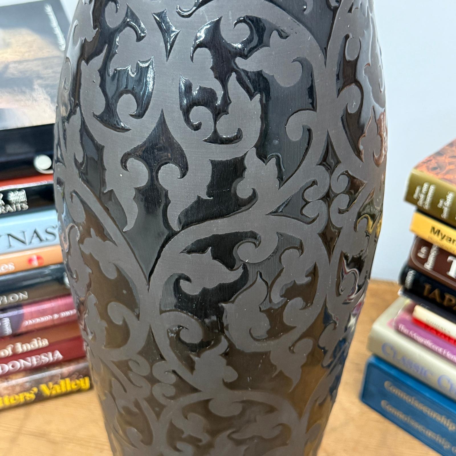 Glazed Midnight Black Ceramic Vase with Curled Floral Design - FEA Home