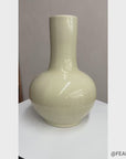 Winter Silk White Glazed Ceramic Vase with Bottle Shape