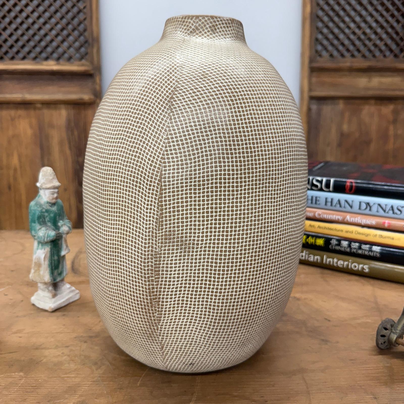 Round Brown &amp; White Small Checkered Patterned Ceramic Vase, SKU , image 4