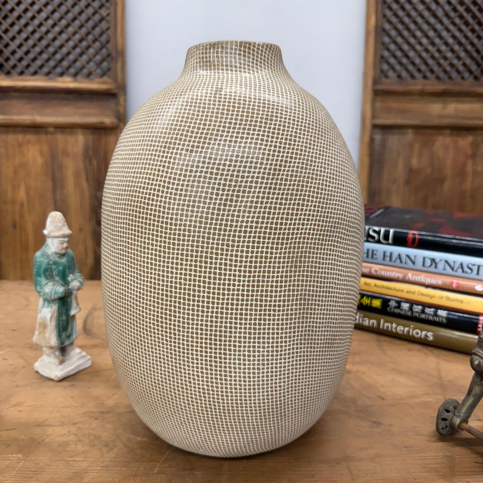 Round Brown &amp; White Small Checkered Patterned Ceramic Vase, SKU , image 5