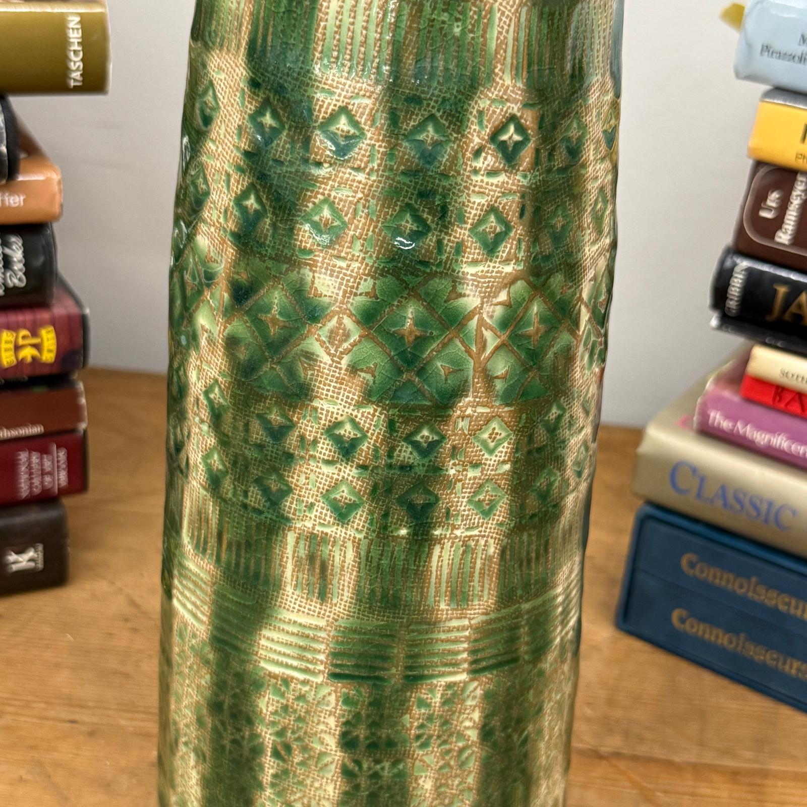 Textured Green &amp; Cream Ceramic Vase with Star Design - FEA Home
