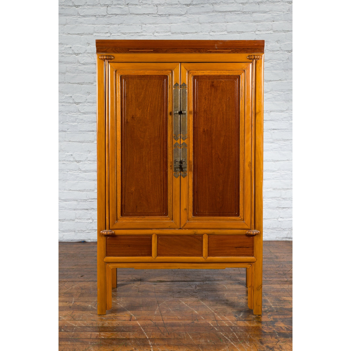 Chinese Qing Dynasty 19th Century Two-Toned Wooden Cabinet with Brass Hardware-3. Asian &amp; Chinese Furniture, Art, Antiques, Vintage Home Décor for sale at FEA Home
