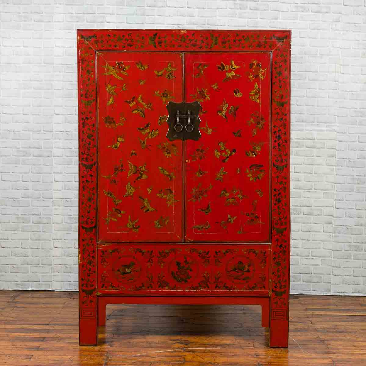 Chinese Red Lacquered 19th Century Qing Dynasty Cabinet with Gilt Chinoiseries-2. Asian & Chinese Furniture, Art, Antiques, Vintage Home Décor for sale at FEA Home