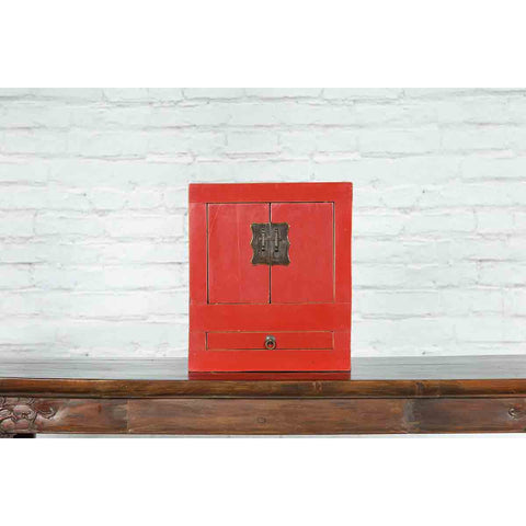 Small Chinese 1900s Red Lacquered Cabinet with Brass Hardware and Single Drawer