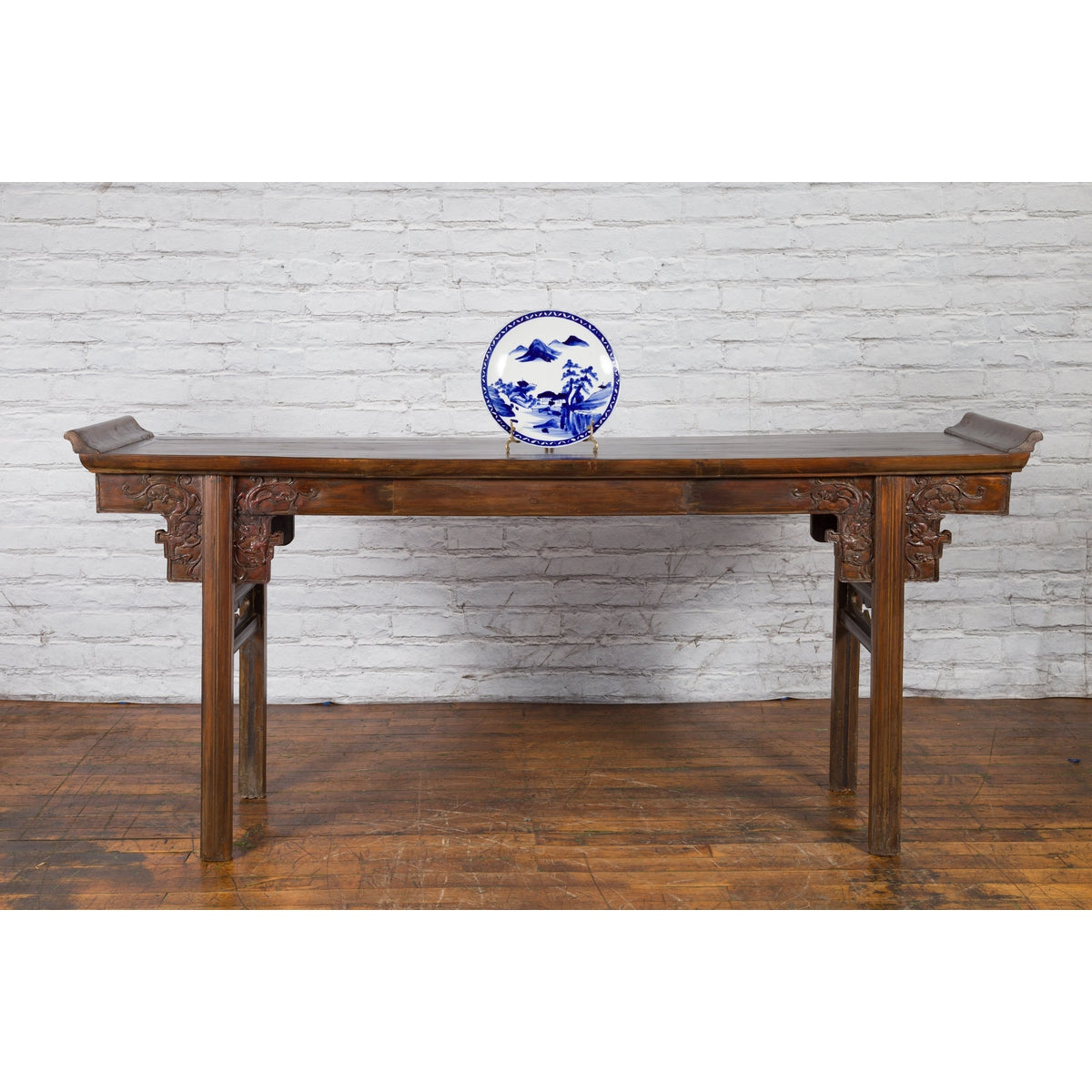 19th Century Japanese Porcelain Plate with Hand-Painted Blue and White Décor-2. Asian & Chinese Furniture, Art, Antiques, Vintage Home Décor for sale at FEA Home