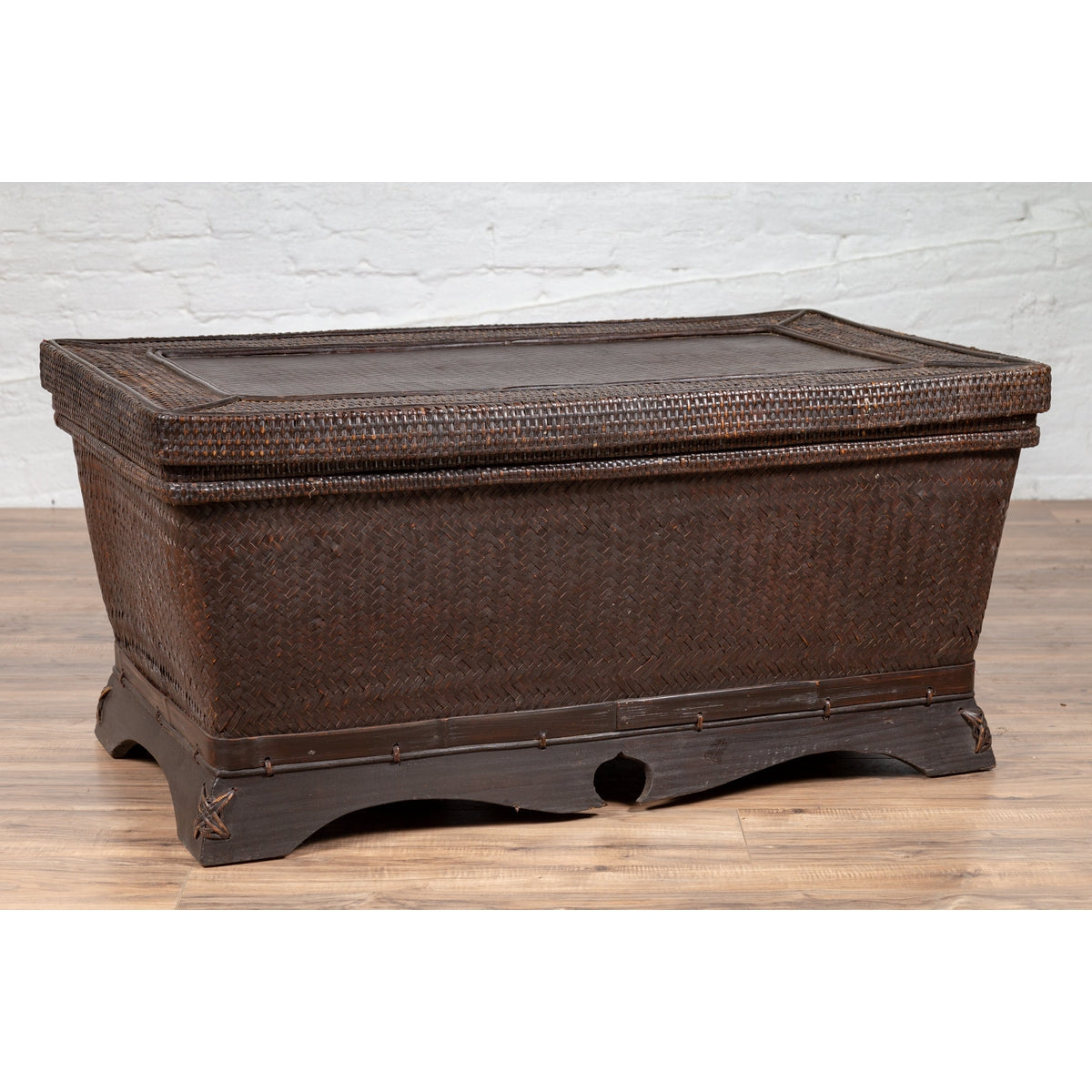 Chinese Antique Large Rattan Basket Coffee Table with Dark Brown Patina and Lid-2. Asian & Chinese Furniture, Art, Antiques, Vintage Home Décor for sale at FEA Home
