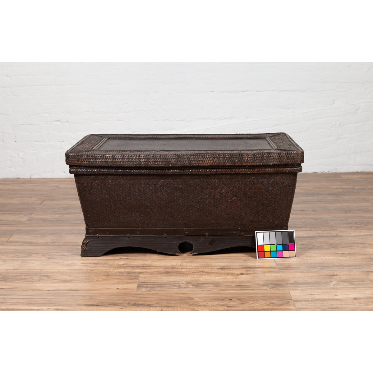 Chinese Antique Large Rattan Basket Coffee Table with Dark Brown Patina and Lid-4. Asian &amp; Chinese Furniture, Art, Antiques, Vintage Home Décor for sale at FEA Home