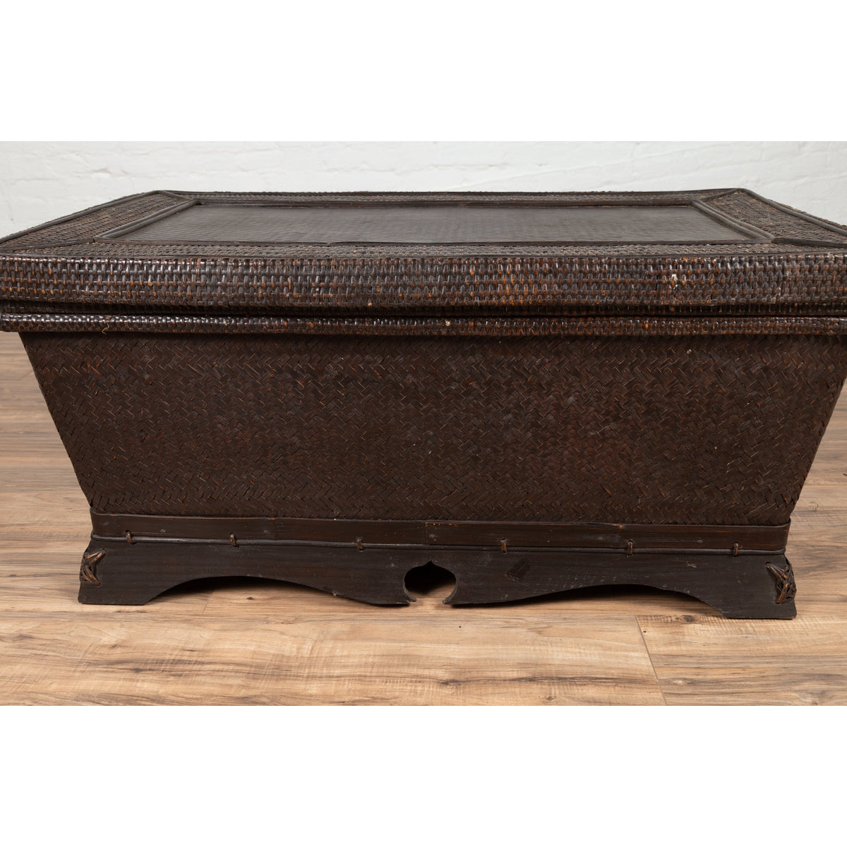 Chinese Antique Large Rattan Basket Coffee Table with Dark Brown Patina and Lid-9. Asian &amp; Chinese Furniture, Art, Antiques, Vintage Home Décor for sale at FEA Home