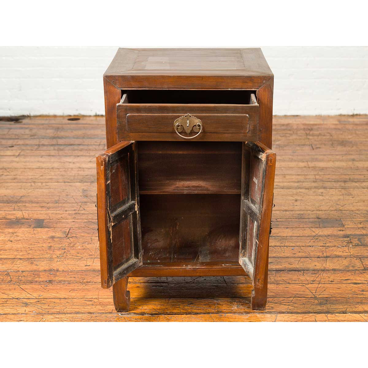 Vintage Chinese Midcentury Two-Toned Side Table with Drawer and Double Doors-12. Asian &amp; Chinese Furniture, Art, Antiques, Vintage Home Décor for sale at FEA Home