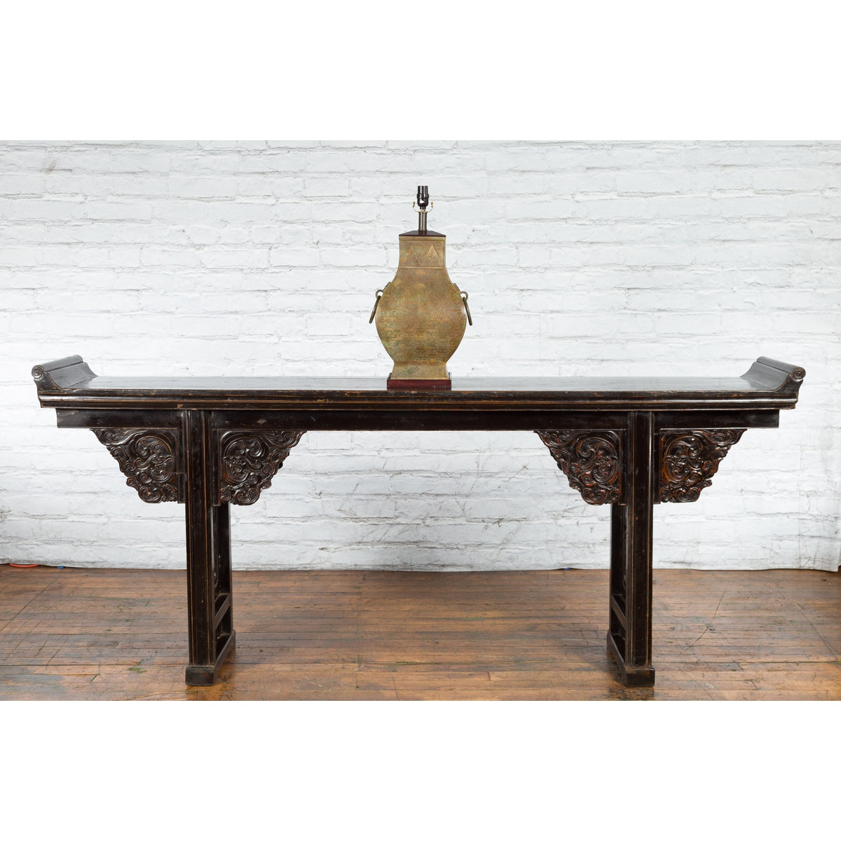 Chinese Han Dynasty Style Hu Vase Shaped Table Lamp with Scrollwork, US Wired-2. Asian & Chinese Furniture, Art, Antiques, Vintage Home Décor for sale at FEA Home
