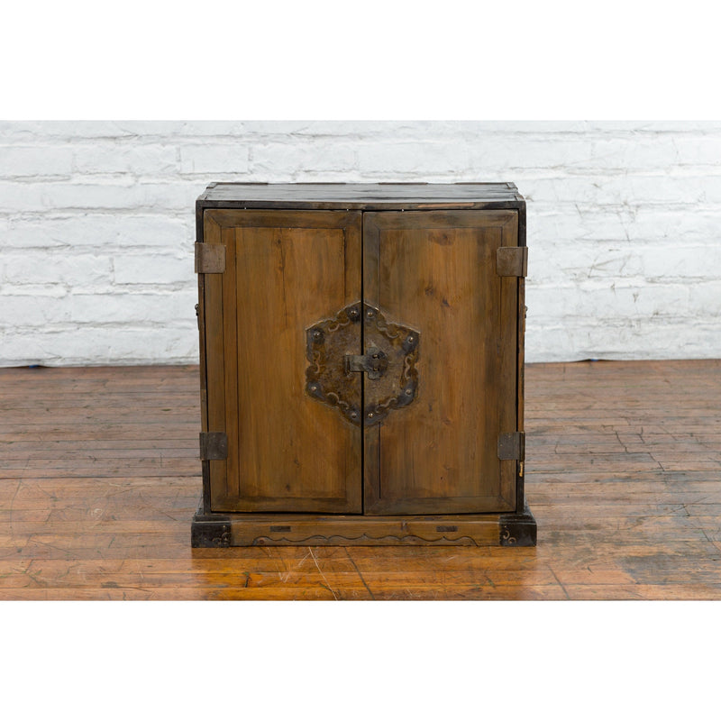 This-is-a-picture-of-a-A Chinese Qing Dynasty Period 19th Century Carrying Chest with Lateral Handles-with-image-position-2-style-YN1381-Shop-for-Vintage-and-Antique-Asian-and-Chinese-Furniture-for-sale-at-FEA Home-NYC