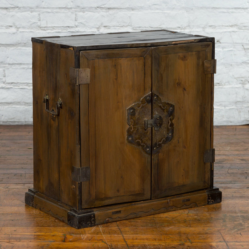 This-is-a-picture-of-a-A Chinese Qing Dynasty Period 19th Century Carrying Chest with Lateral Handles-with-image-position-3-style-YN1381-Shop-for-Vintage-and-Antique-Asian-and-Chinese-Furniture-for-sale-at-FEA Home-NYC