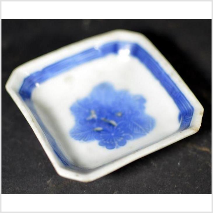 Antique Blue and White Dish – Chrysanthemum Bloom, Geometric Frame-2. Asian & Chinese Furniture, Art, Antiques, Vintage Home Décor for sale at FEA Home
