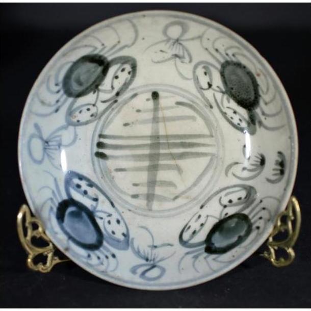 White porcelain plate with abstract radial lines and floral ring, displayed on a gold stand.