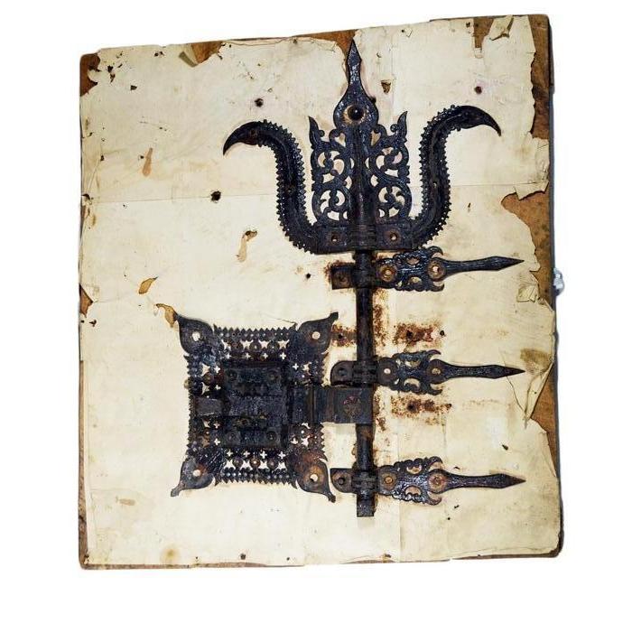 Antique Kerala Indian Iron Gate Lock-1. Asian &amp; Chinese Furniture, Art, Antiques, Vintage Home Décor for sale at FEA Home