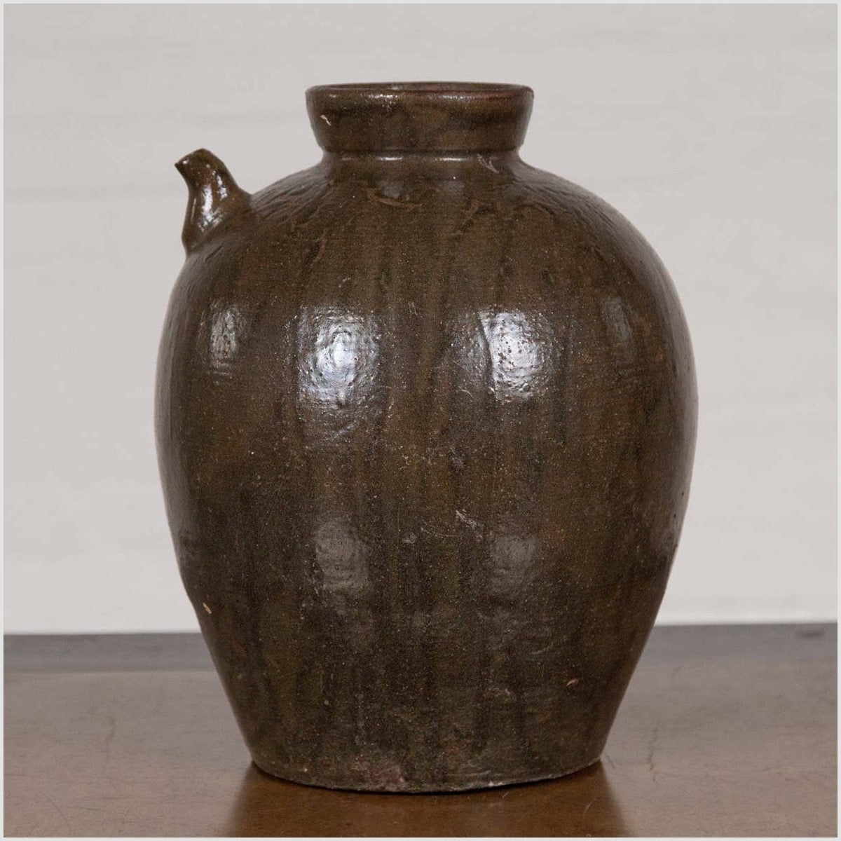 Chinese Qing Dynasty Glazed Water Jug with Petite Spout from the 19th Century-2. Asian & Chinese Furniture, Art, Antiques, Vintage Home Décor for sale at FEA Home