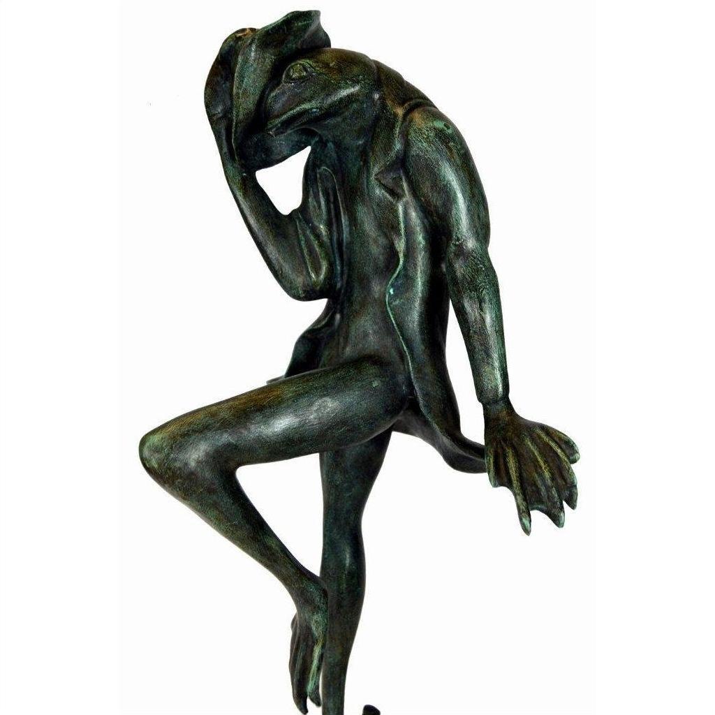 Verde gris bronze frog sculpture "Michelle" in jacket, tipping hat on one leg, close-up, lost wax technique.